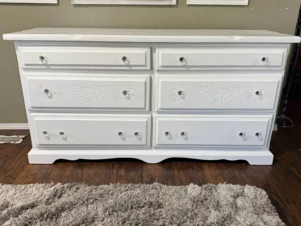 Beautiful White Dresser - 65 x 33 x 19 / Local Delivery $25 extra