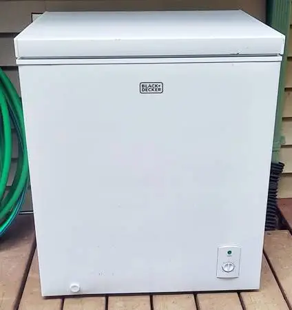 BLACK & DECKER 5.1 cu/ft Compact Chest Freezer