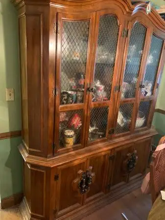 3-pieces Dining Room table 6 chairs China Cabinet and Buffet