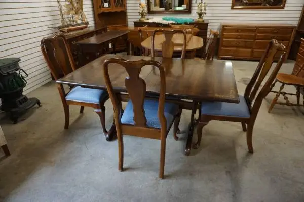 Table & 4 Chairs