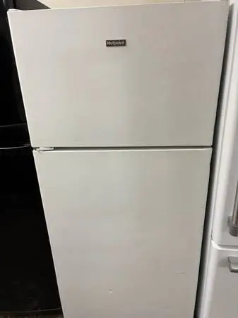 28 Wide 14CuFt White Hotpoint Refrig Top Mount
