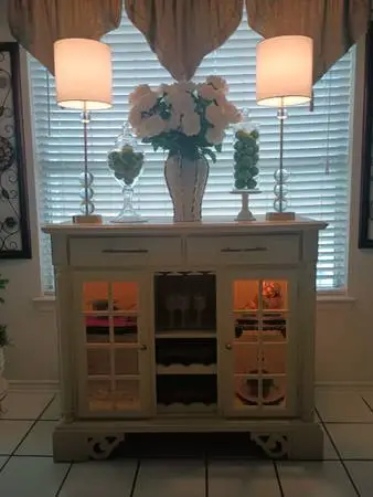 Hutch/China cabinet/Buffet Backlit