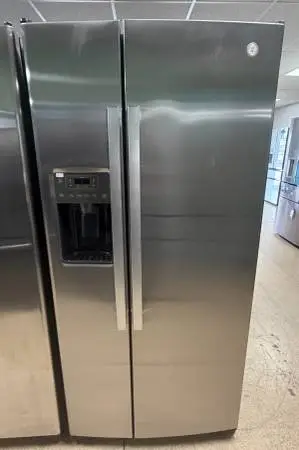 *Scratch & Dent* NEW GE 33″ Side by Side Fridge GSS23GYPFCFS
