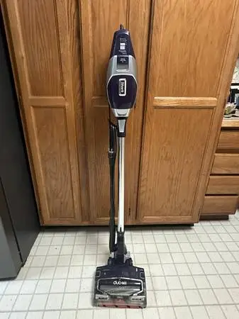 SHARK Duo Clean Zero M Stick Vacuum Cleaner.