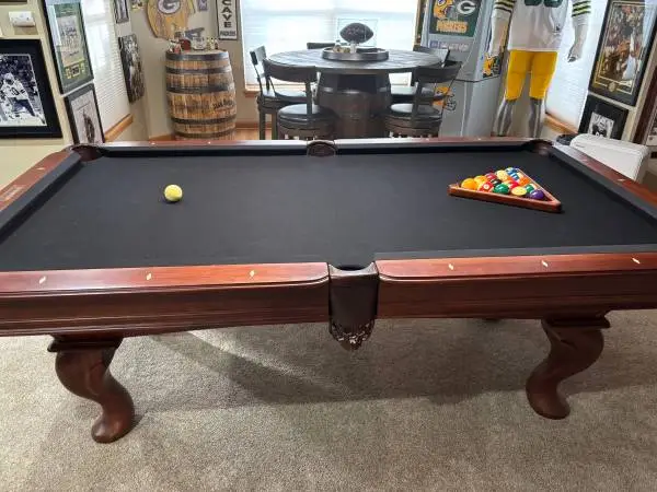 8 ft pool table. Presidential Billards
