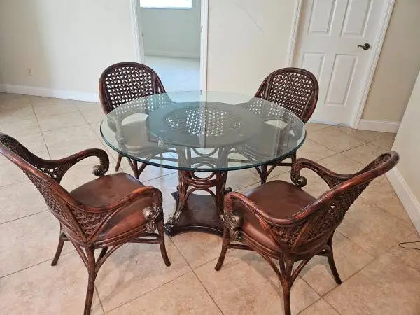 Dinning Table & Chairs