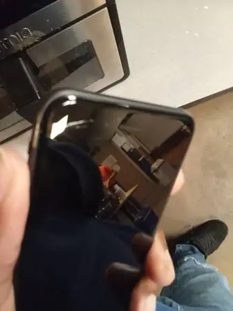iPhone 8 for parts sale? (Why flag?)