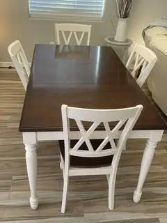 ******Dining / Kitchen Table with 4 Chairs for Sale*******************