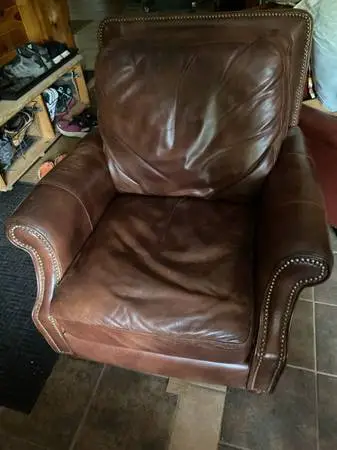 Flexsteel Leather Nails head chair