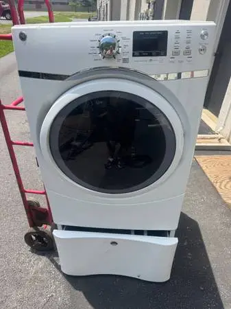 GE electric dryer with pedestal