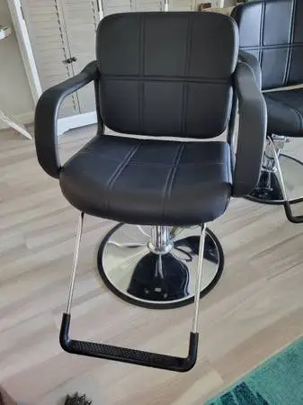 Salon Chairs Hydraulic Like new 75.00 Each