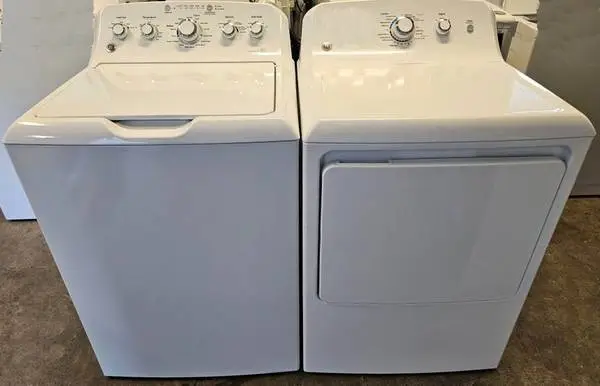 *2020 G.E. 4.5 Cubic ft. Capacity Washer and Electric Dryer*
