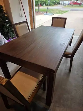 5ft Kitchen Table w/4 chairs