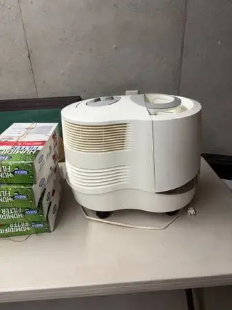 Honeywell Quiet Care Mist Console Humidifier/ w  4 Filters