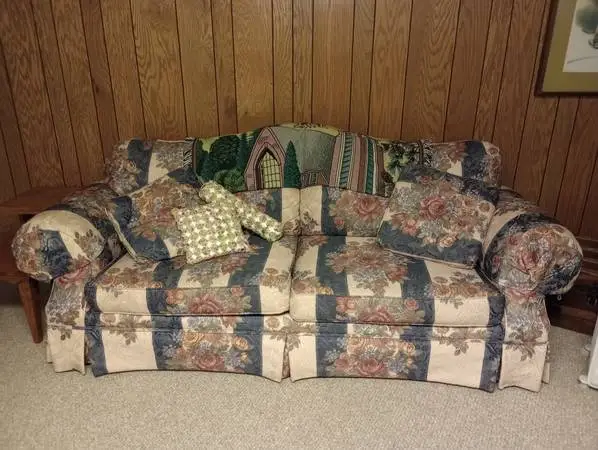 Beautiful Floral Sofa and Loveseat Set