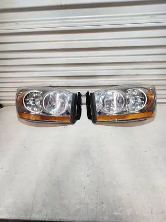 2006 , 2007 , 2008 Dodge Ram Factory Headlights