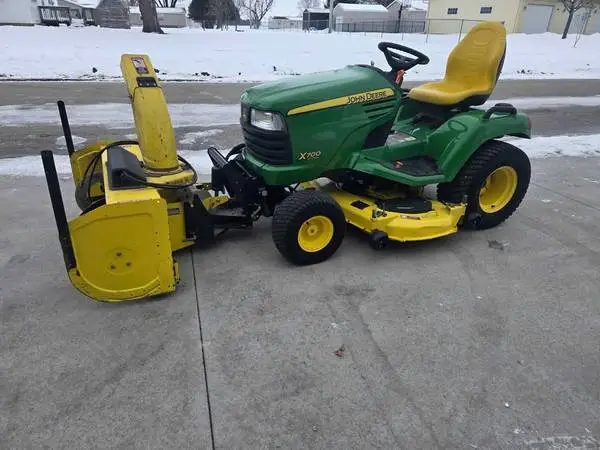 John Deere 47 2 stage snowblower with quick hitch