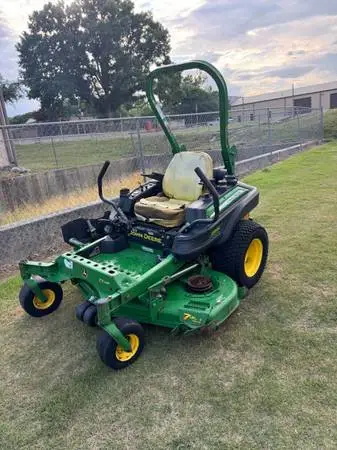 John Deere z930m commercial zero turn !!