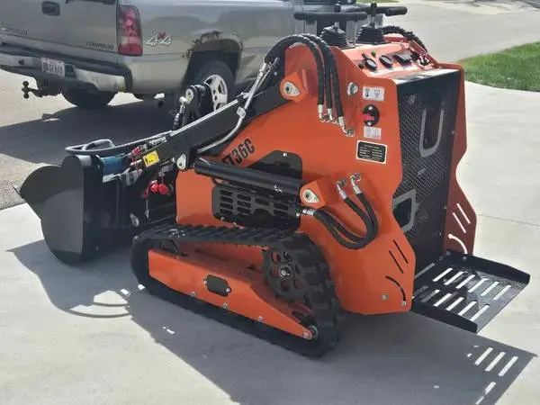 Mini track skidsteer