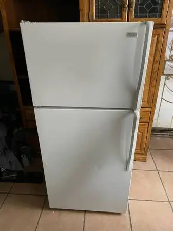 Apartment / condo size refrigerator