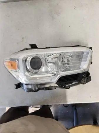 2016 to 2023 Toyota Tacoma right passenger side headlight