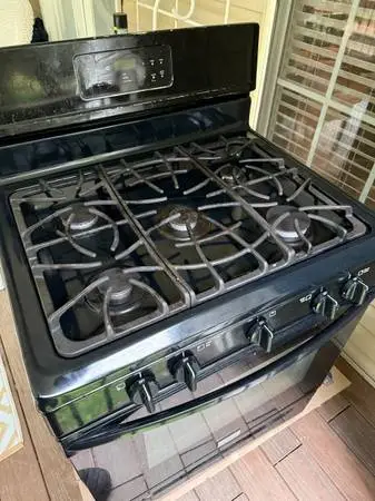 Working 5 burner propane stove/range