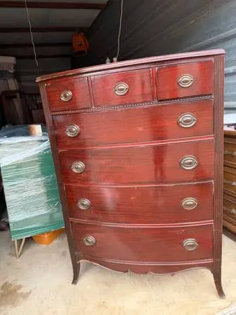 VINTAGE CHEST OF DAWERS