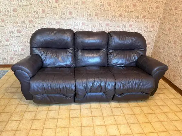 Genuine leather recliner. Sofa couch Electric double recliner DELIVER