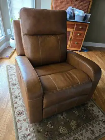 Member’s Mark Manhattan Recliner 9M222U1 - Brown Leather Rocker Reclin