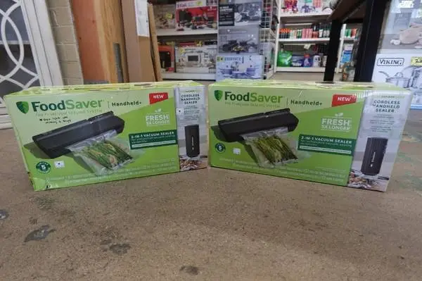 FoodSaver 2-in-1 Handheld & Countertop Vacuum Sealing System Model