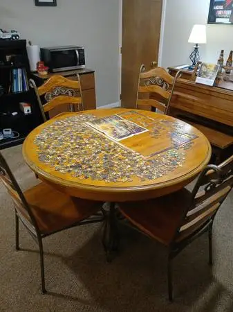 6 Piece Kitchen Table and 4 chairs