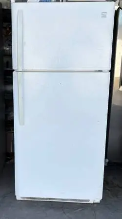 30” KENMORE TOP FREEZER APARTMENT SIZE REFRIGERATOR “ WORKS GREAT’