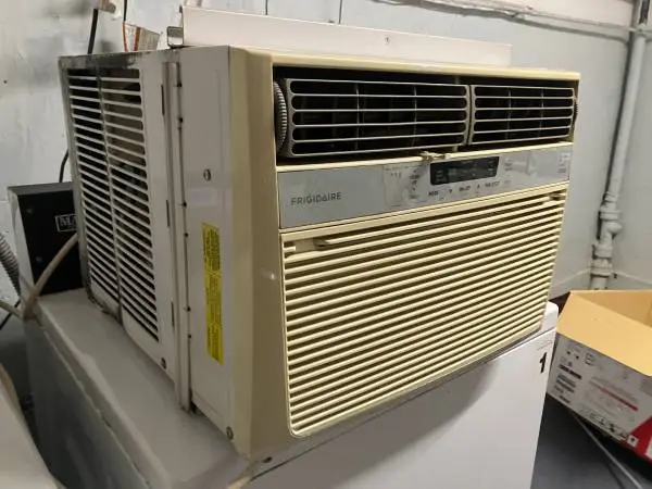 Frigidaire 12000 BTU Window Mounted Room Home AC Air Conditioner Unit