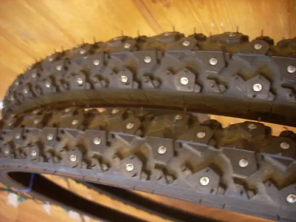 2 Nokian Hakkapeliitta W240 700c 28 large studded winter bike tires