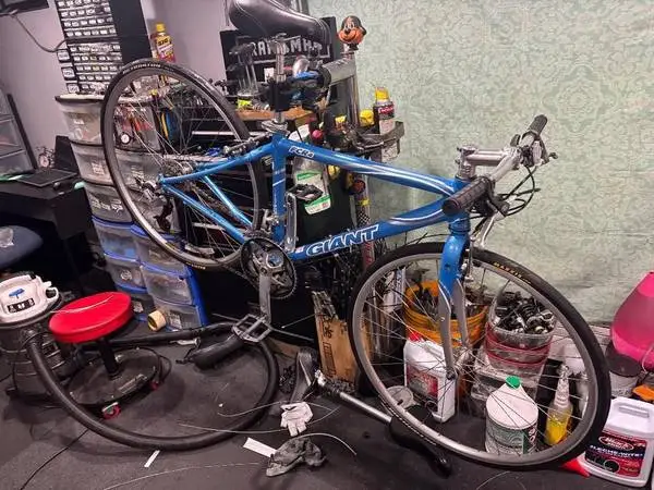 LIKE NEW XS WOMENS GIANT FCR 4 ROAD BIKE-FULLY RECONDITIONED