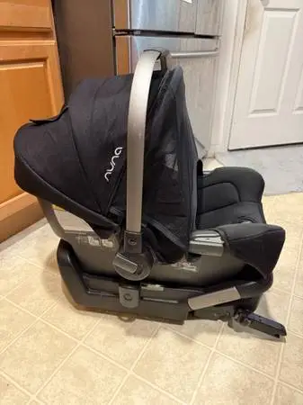 Nuna PIPA Infant Car Seat and Base (READ FULL DESCRIPTION BELOW👇)