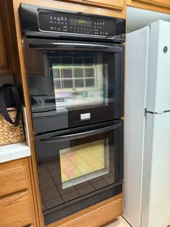 Frigidaire Dual Electric Wall Oven (27 W)