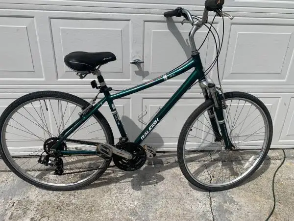 Raleigh Route 3.0 Hardtail Hybrid bike 21 Speeds 700 series tires