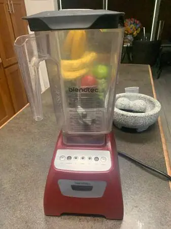 BLENDTEC Blender (Red) with WildSide+ jar