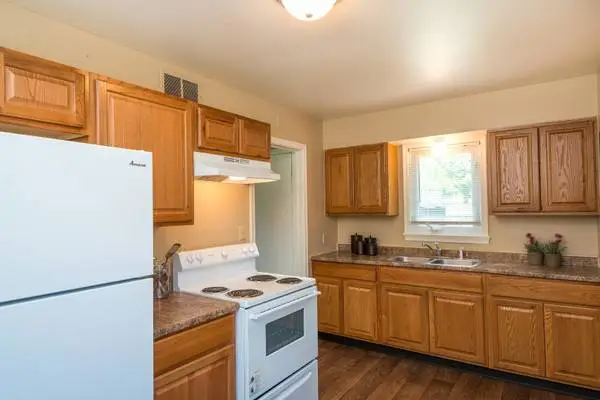 1/BD, Located in Hopkins, Garages Optional