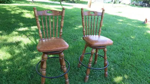 BAR STOOLS SWIVEL (2) MATCHING OAK W/FOOT REST CLEAN $100.00