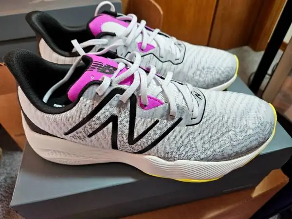 (M-3) Womens size 12B New Balance Running Shoe Cross Trainer NIB