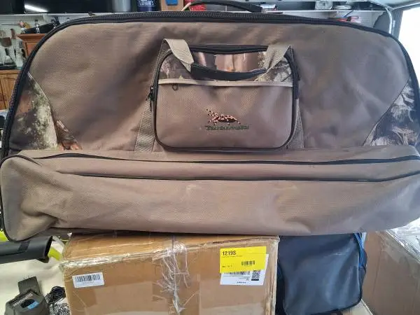 Tarantula Archery Bow and Arrow Soft Side Bag! + Arrows Excellent!