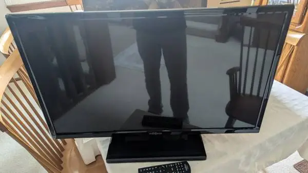 32 INSIGNIA TV