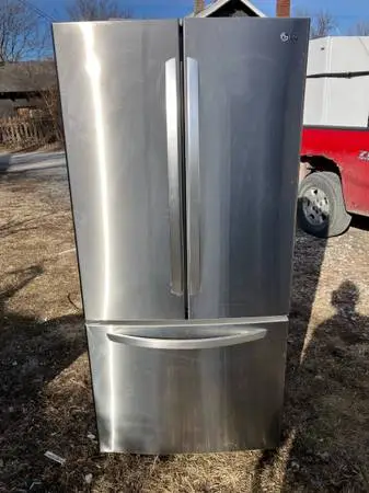 25 cubic foot stainless french door refrigerator, does not come on as-is