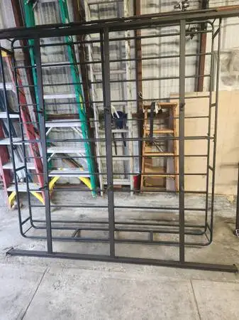 KING SIZE BEDFRAME
