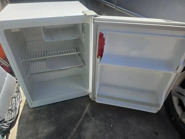 The Haier HSP03WNAWW is a 2.7 cu. ft. white compact refrigerator. It f