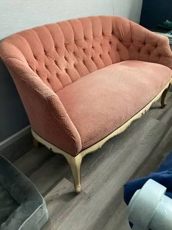My rich grandma‘s loveseat.