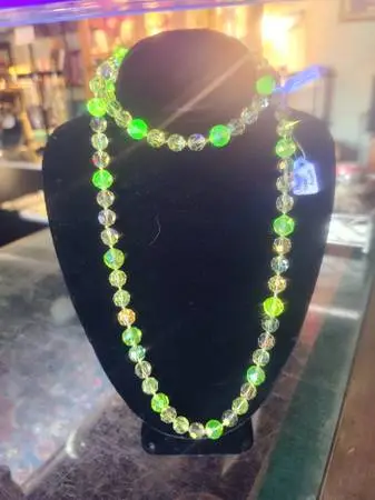 Uranium beads accents
