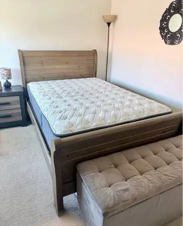 Full size bed